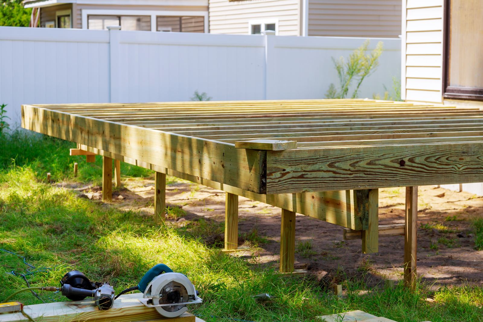 Deck framing on posts before decking boards